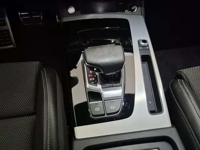 Audi Q5 view 11