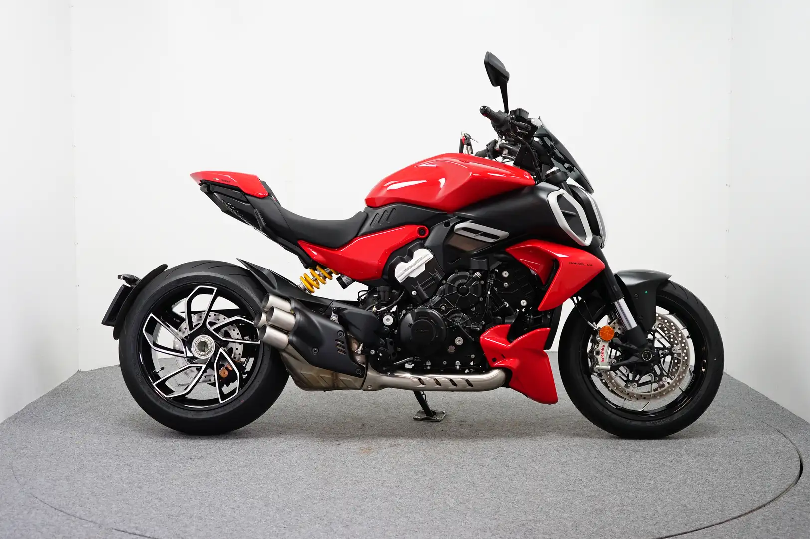Ducati Diavel V4 Roşu - 1