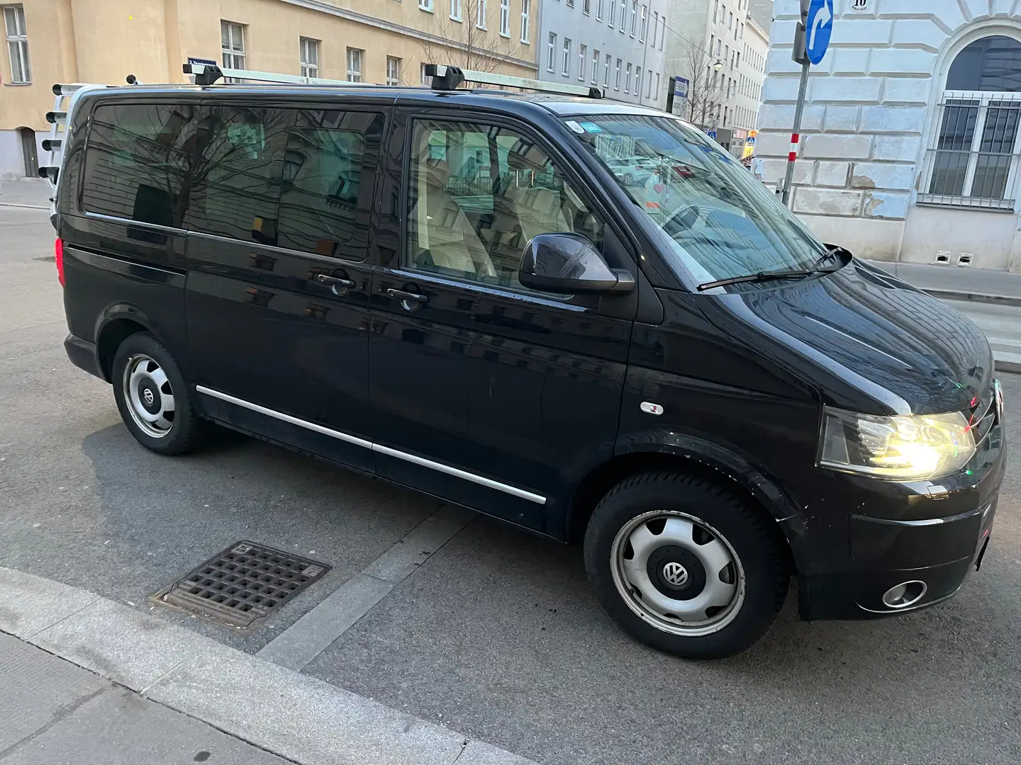 Volkswagen T5 Multivan Multivan 2,0 BMT BiTDI 4motion DSGGeneration Schwarz - 2