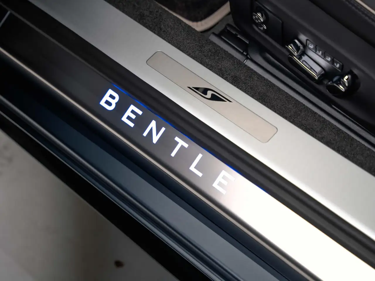 Bentley Continental GT 2026 — фото 10