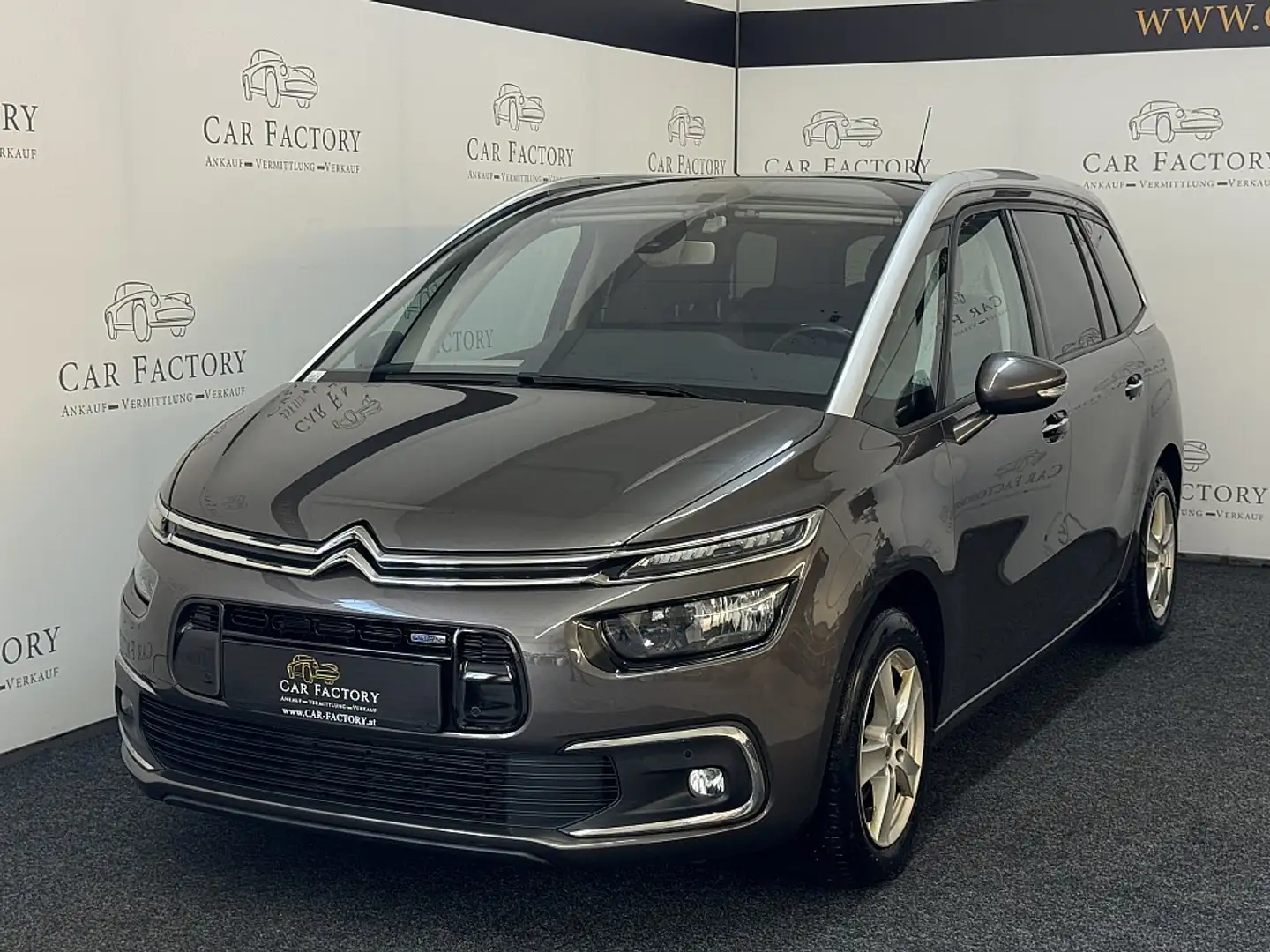 Citroen Grand C4 Picasso PureTech 130 S&S 6-Gang Shine Grijs - 1