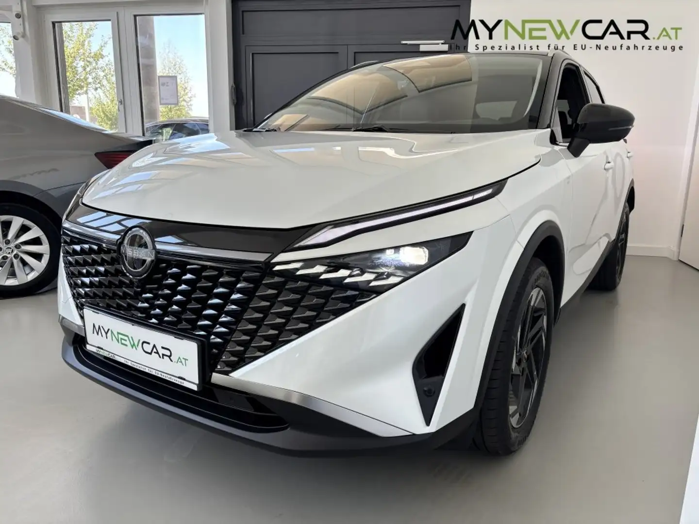 Nissan Qashqai 1,3 DIG-T MHEV N-Connecta+ Xtronic Weiß - 2