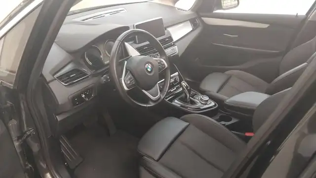 BMW 2 Series view 8