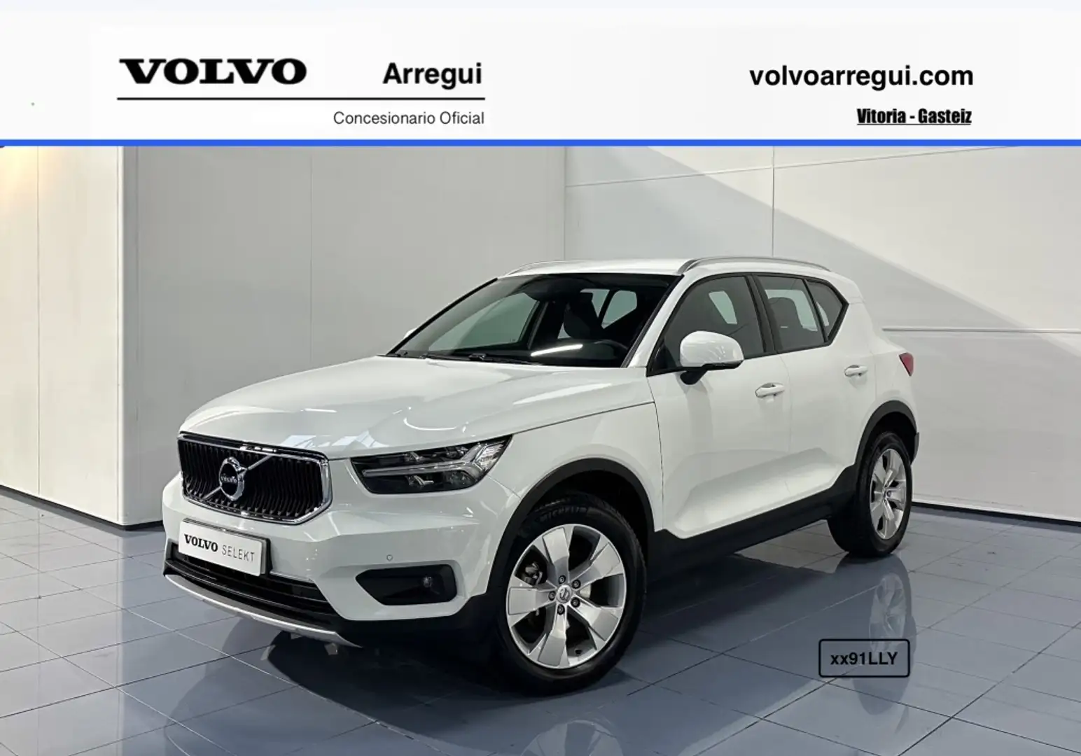 Volvo XC40 T3 Momentum Core Bianco - 1