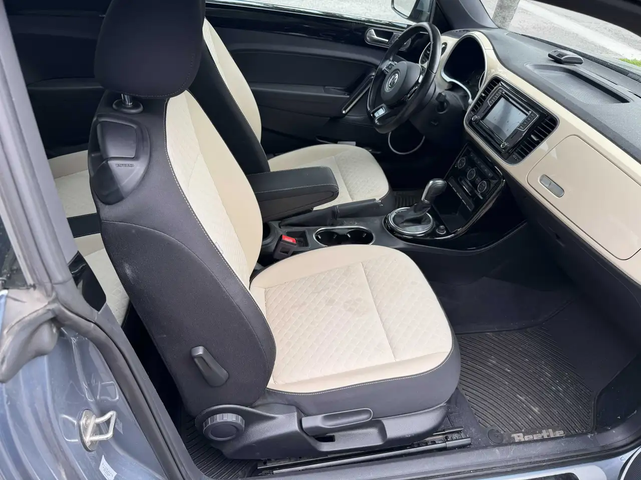 Volkswagen Beetle photo Volkswagen Beetle