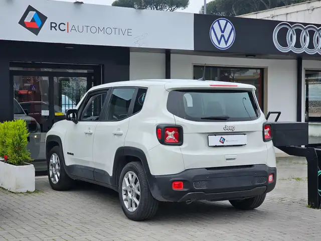 Jeep Renegade view 4