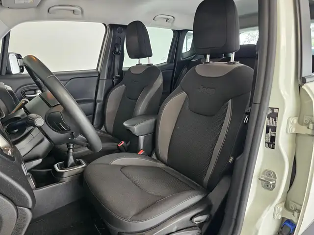 Jeep Renegade view 12