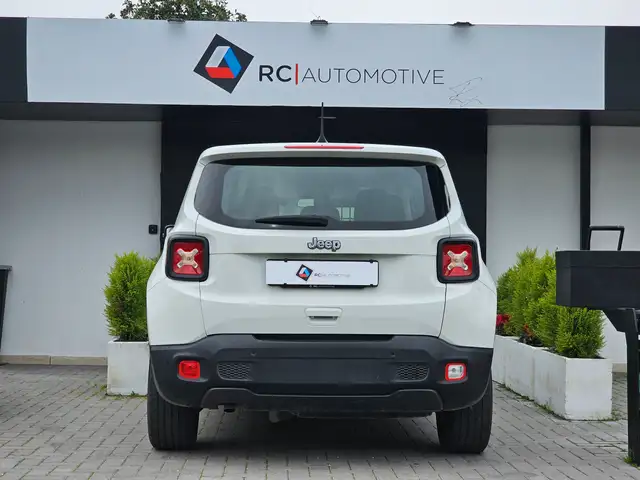 Jeep Renegade view 5