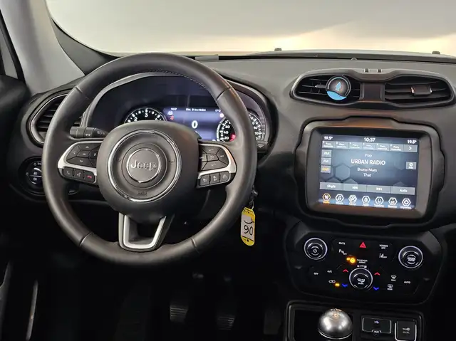 Jeep Renegade view 8