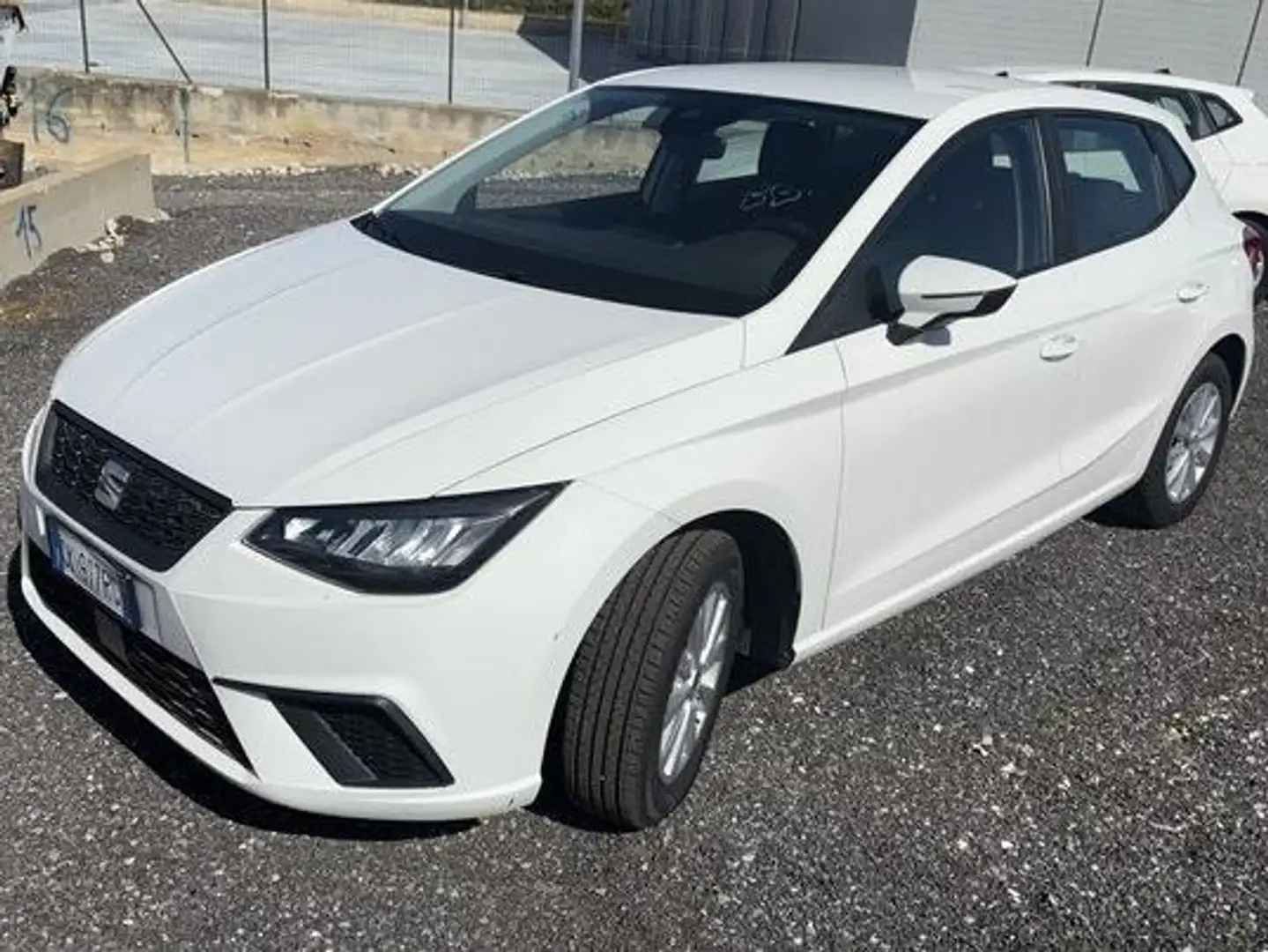 SEAT Ibiza NEOPATENTATI 1.0 mpi Style 80cv TG : GK917RG Bianco - 2