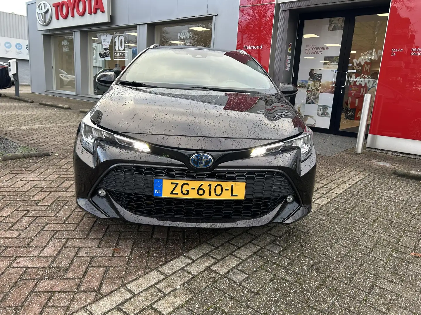 Toyota Corolla Touring Sports 1.8 Hybrid First Edition Bruin - 2