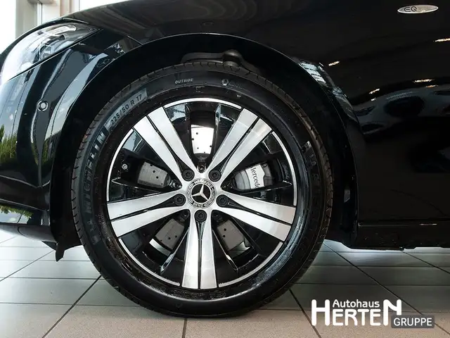 Mercedes-Benz C-Class view 5