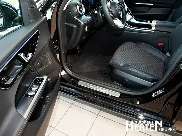 Mercedes-Benz C-Class view 12