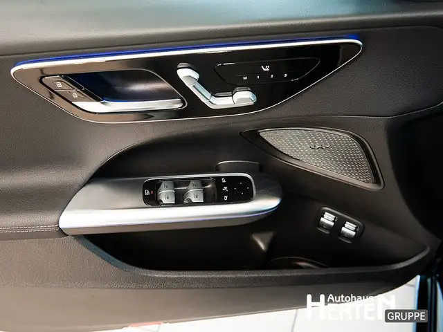 Mercedes-Benz C-Class view 9