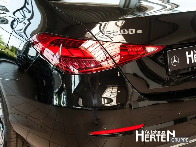 Mercedes-Benz C-Class view 14