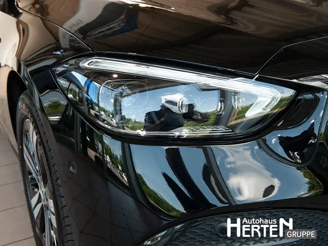 Mercedes-Benz C-Class view 13