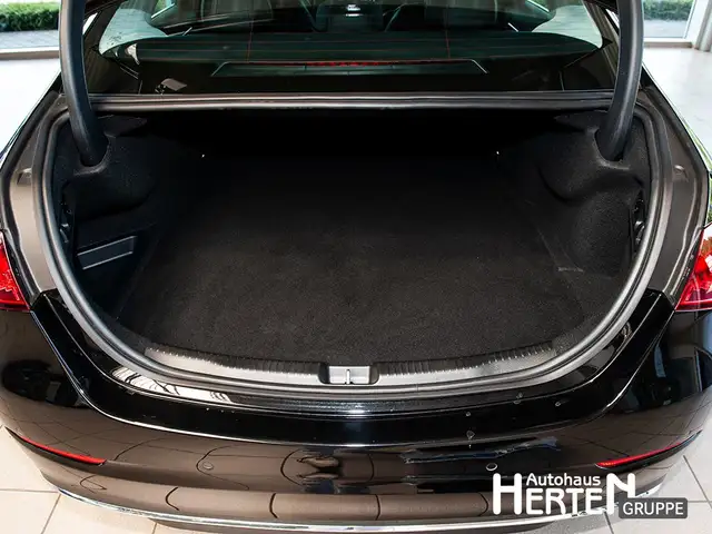 Mercedes-Benz C-Class view 15
