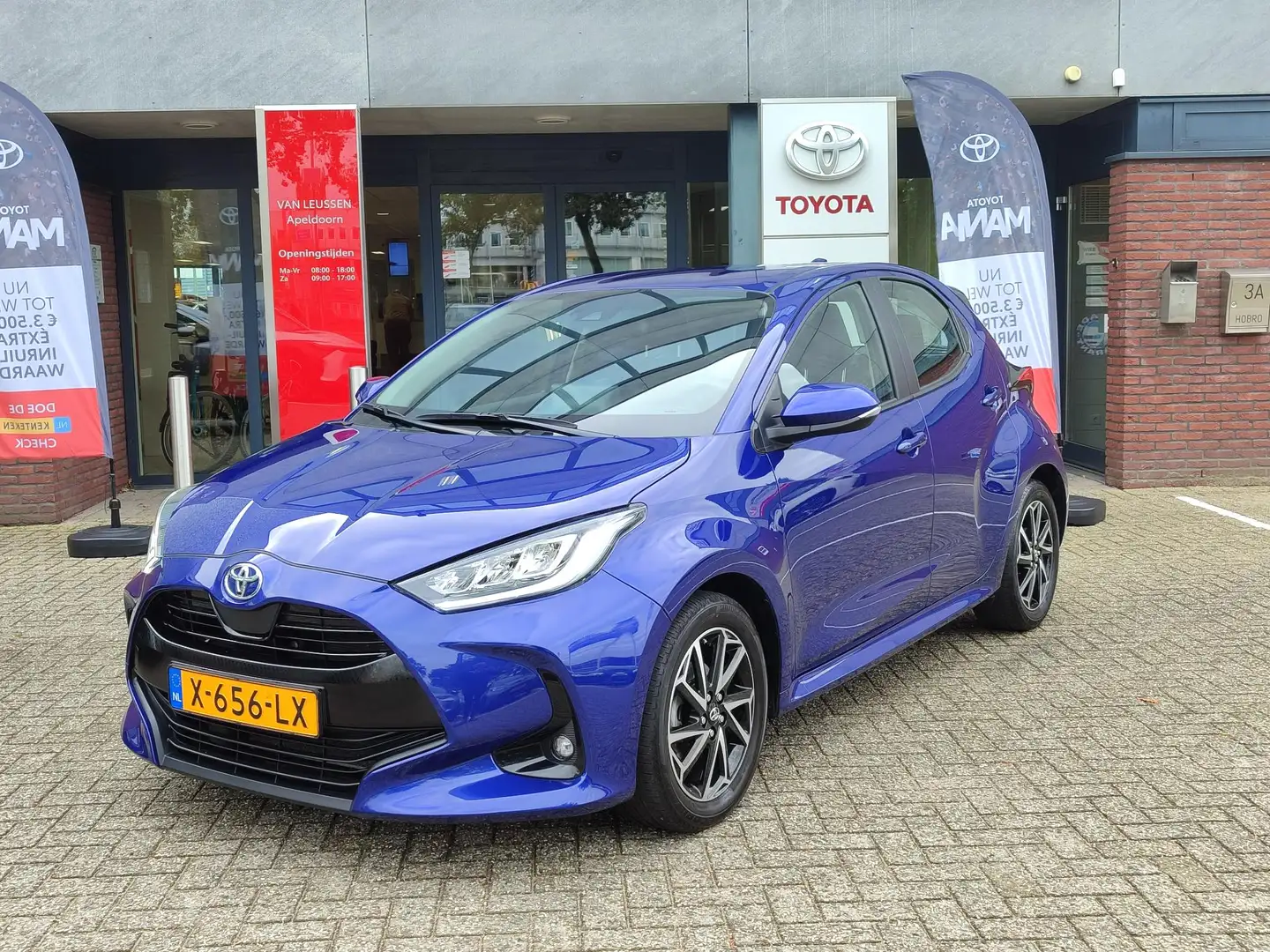 Toyota Yaris 1.5 VVT-i 125PK DYNAMIC LED KEYLESS 16'' LM-VELGEN Blau - 1