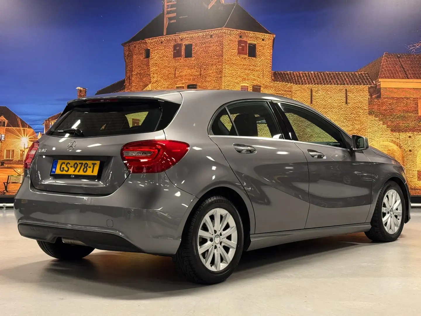 Mercedes-Benz A 180 Ambition Xenon Navigatie PDC Gris - 2