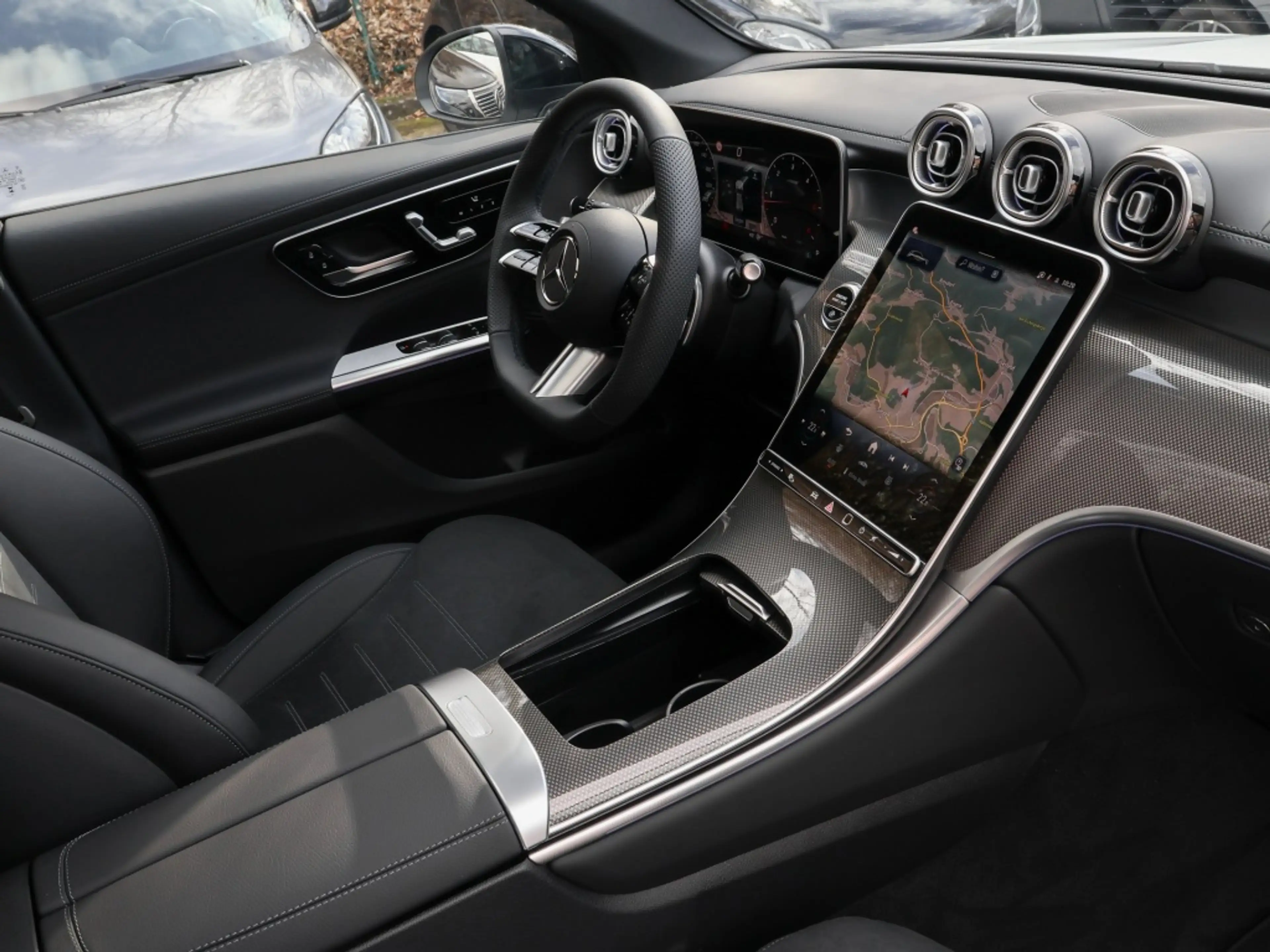 Mercedes-Benz GLC 200 d 4MA AMG-Sport/Pano/Distr/Memo/AHK/360° — photo 4