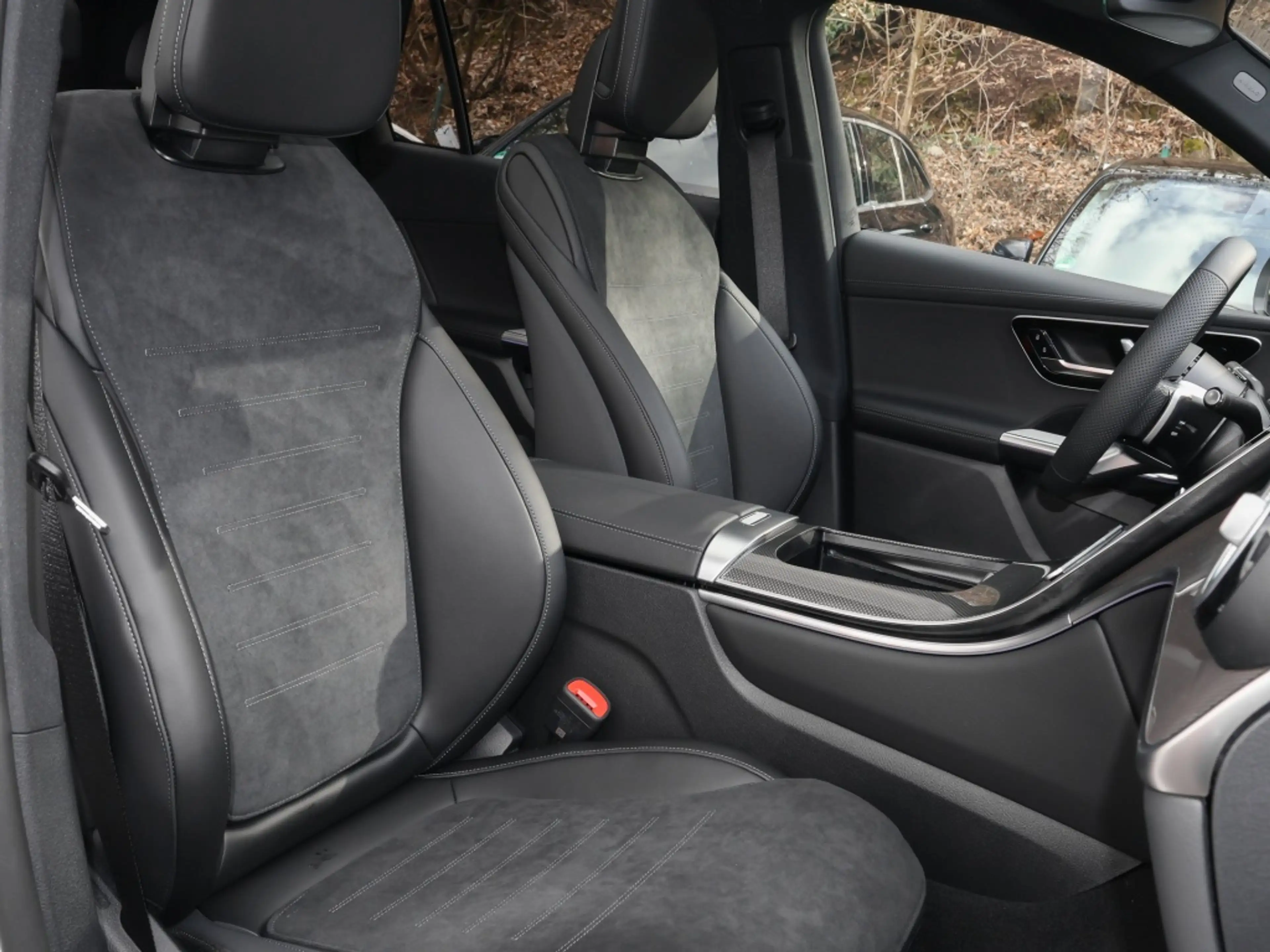Mercedes-Benz GLC 200 d 4MA AMG-Sport/Pano/Distr/Memo/AHK/360° — photo 5