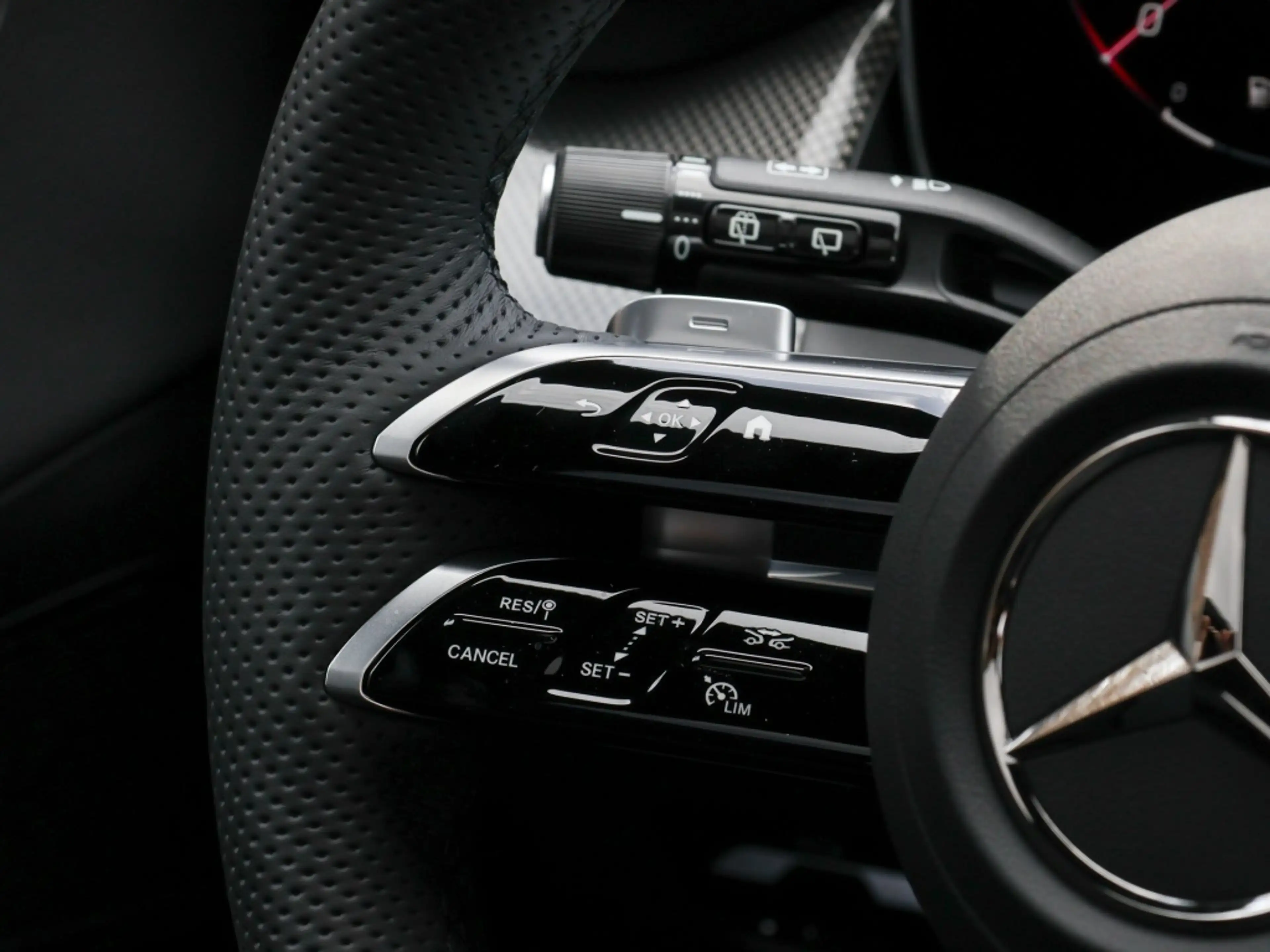 Mercedes-Benz GLC 200 d 4MA AMG-Sport/Pano/Distr/Memo/AHK/360° — photo 12