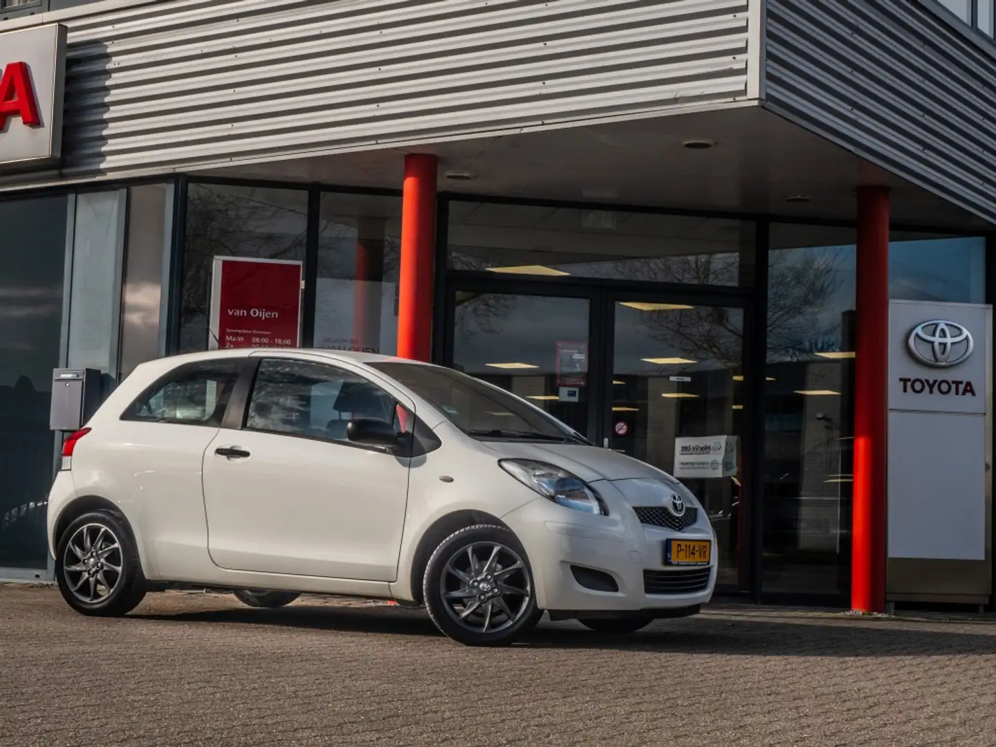 Toyota Yaris 1.0 VVTi Cool Blanc - 1