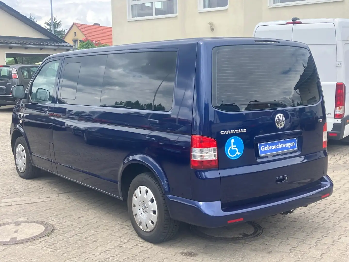 Volkswagen T5 Caravelle 2.5 TDI Comfortl. DSG lang Rollstuhllift Blau - 2
