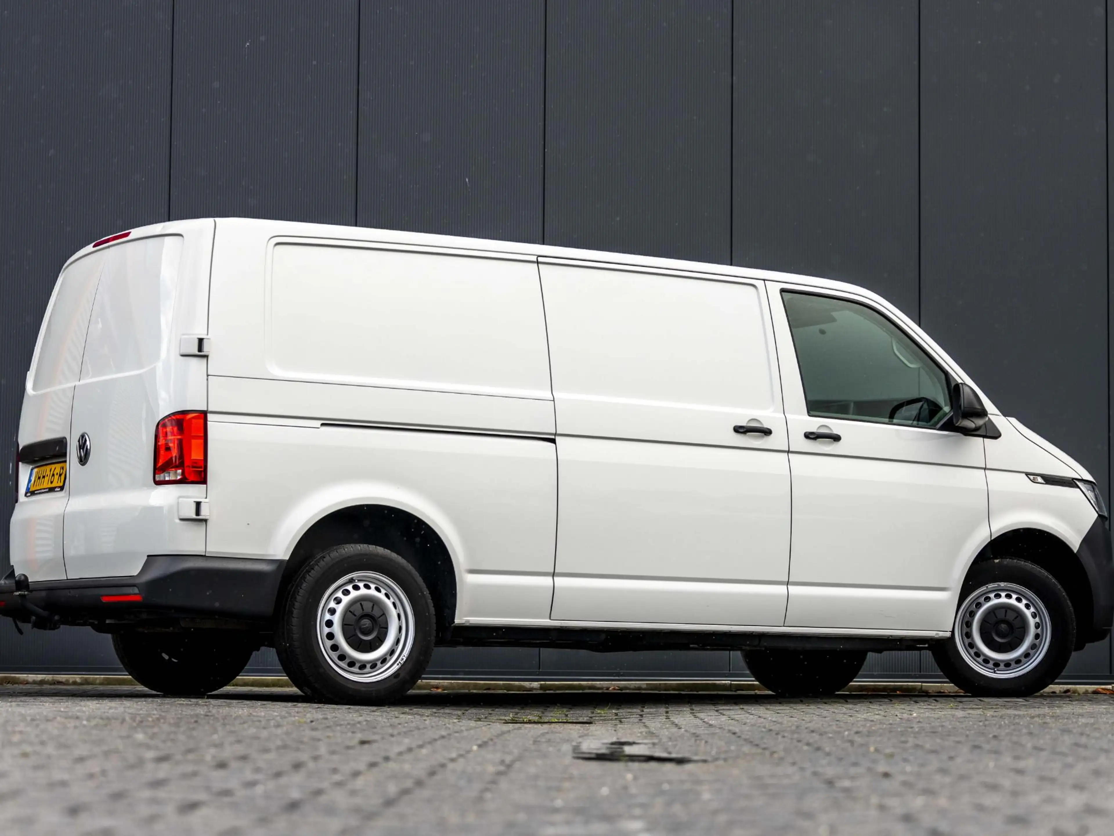 Volkswagen T6.1 Transporter 2.0 TDI L2H1 28 Airco|trekhaak|inrichting|L2|inclu — photo 6