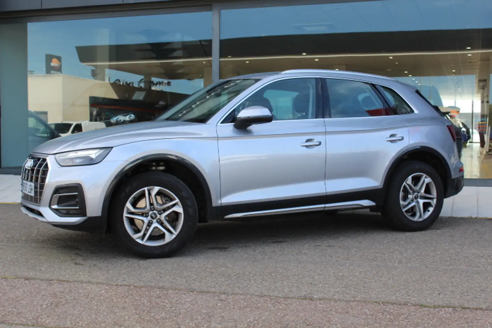 Audi Q5 40 TDI quattro-ultra Advanced S tronic 150kW Argintiu - 2