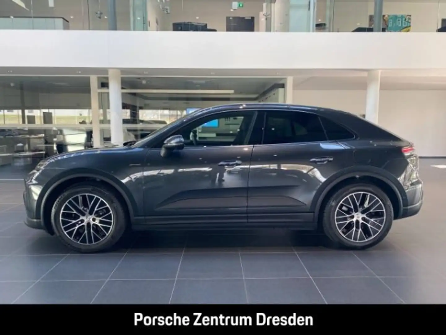 Porsche Macan . Grau - 2