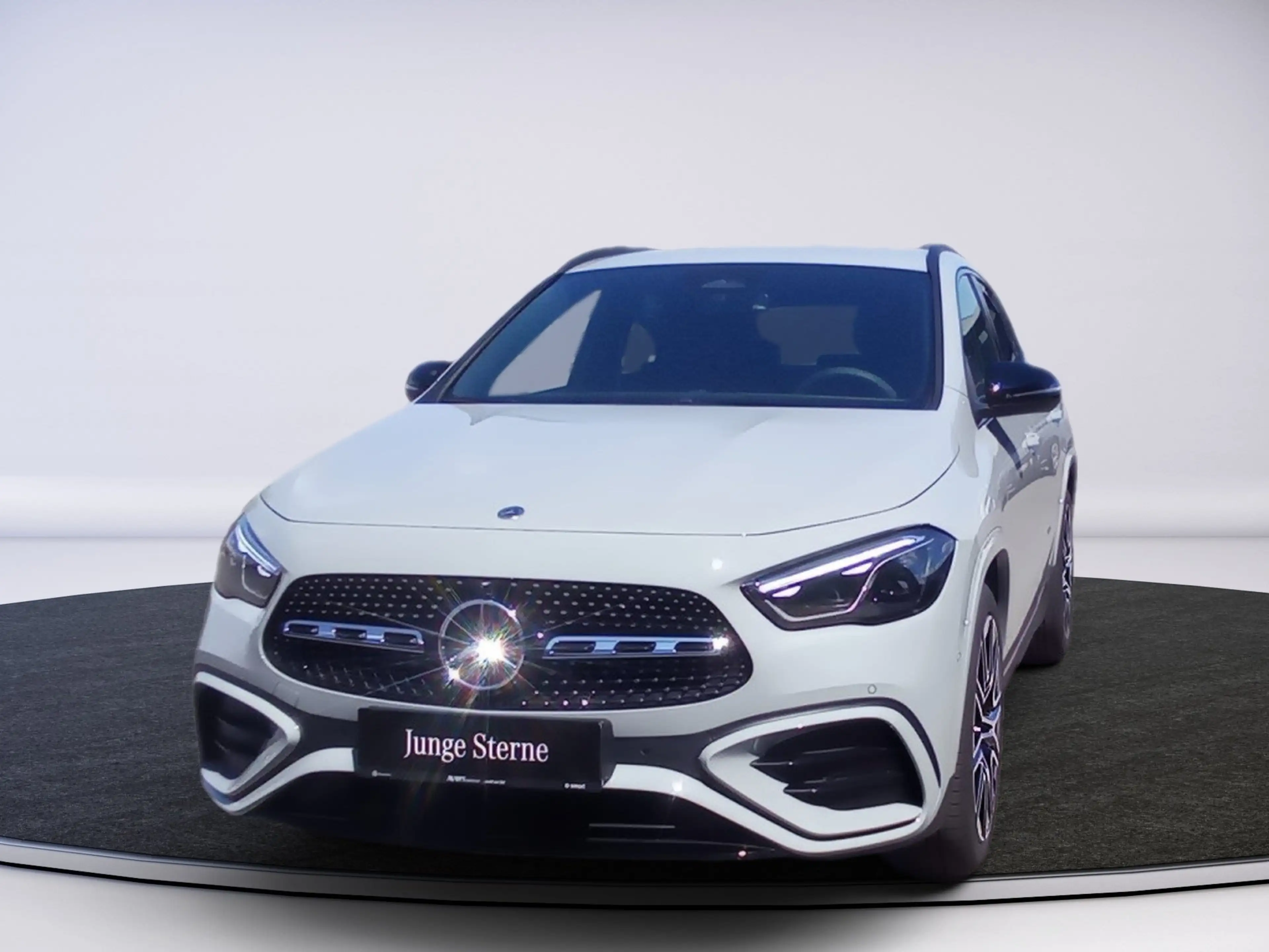 Mercedes-Benz GLA 180 Ö-Edition AMG-Spezial-Edition — photo 4