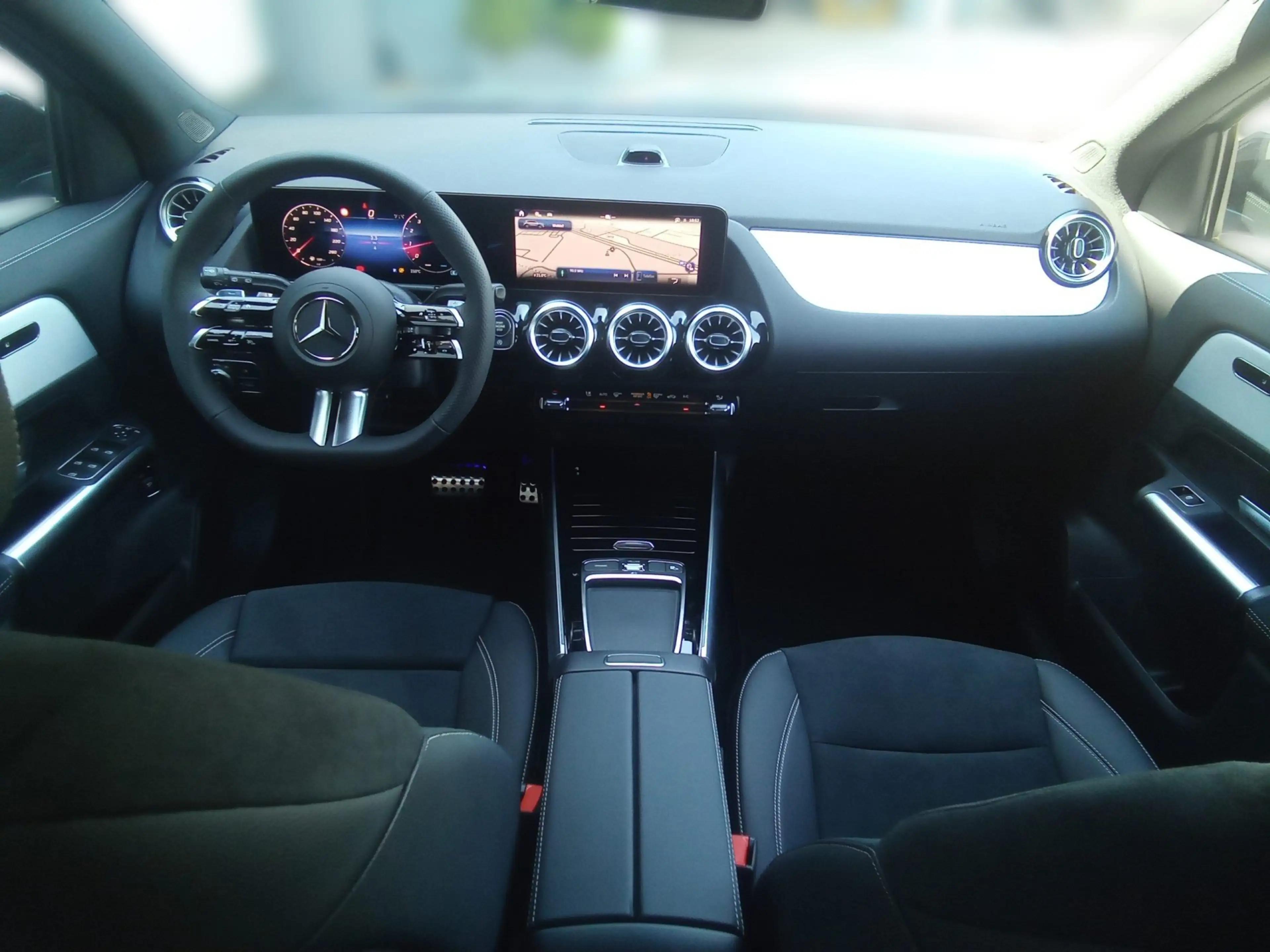 Mercedes-Benz GLA 180 Ö-Edition AMG-Spezial-Edition — photo 14