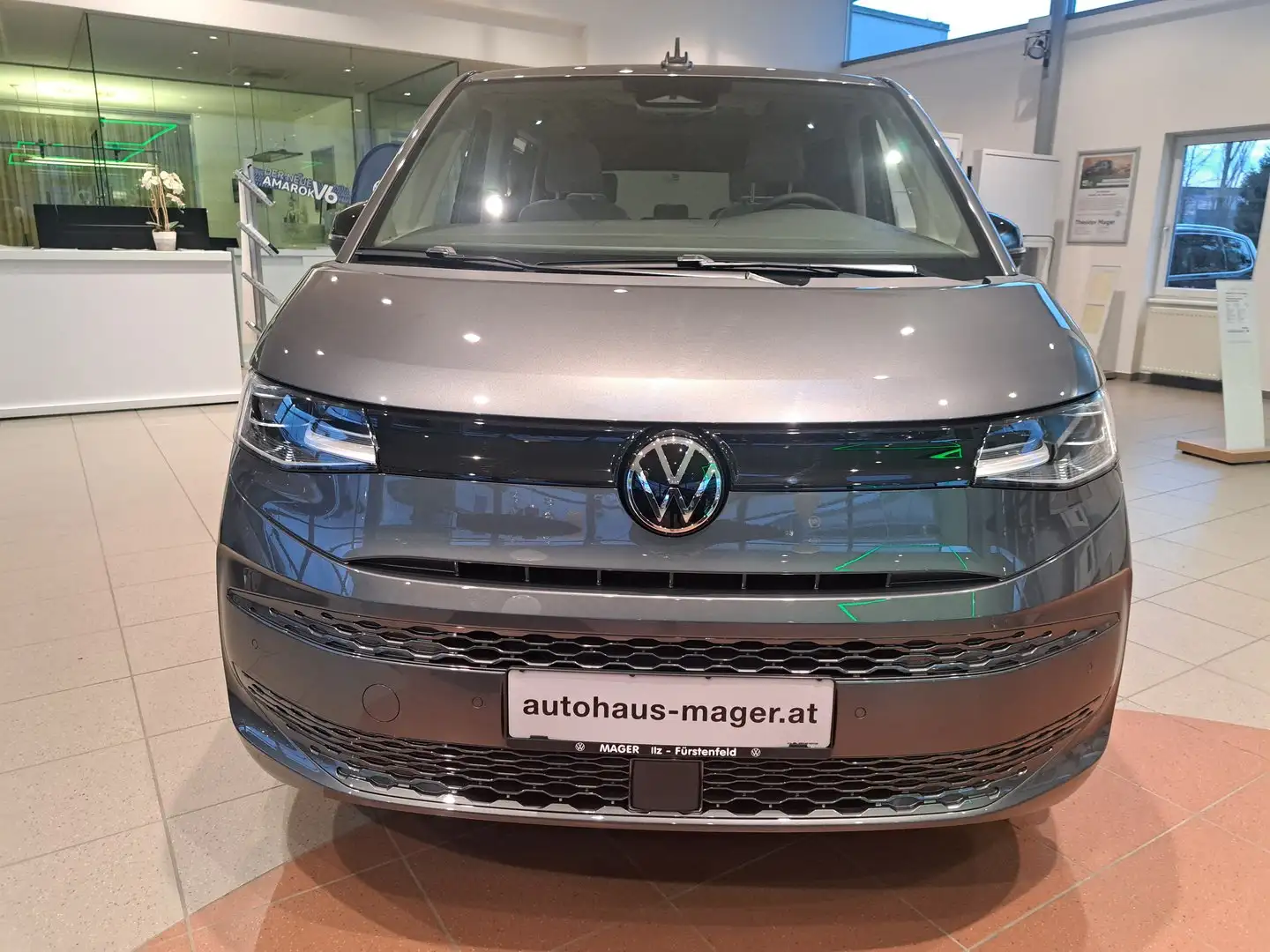 Volkswagen T7 Multivan VW T7 Multivan Business ÜH eHybrid 180 kW 4M Grau - 2