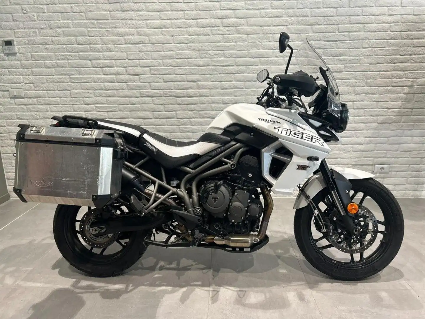 Triumph Tiger 800 XRx TRIUMPH TIGER 800 XRX VALIGIE LATERA Blanco - 1