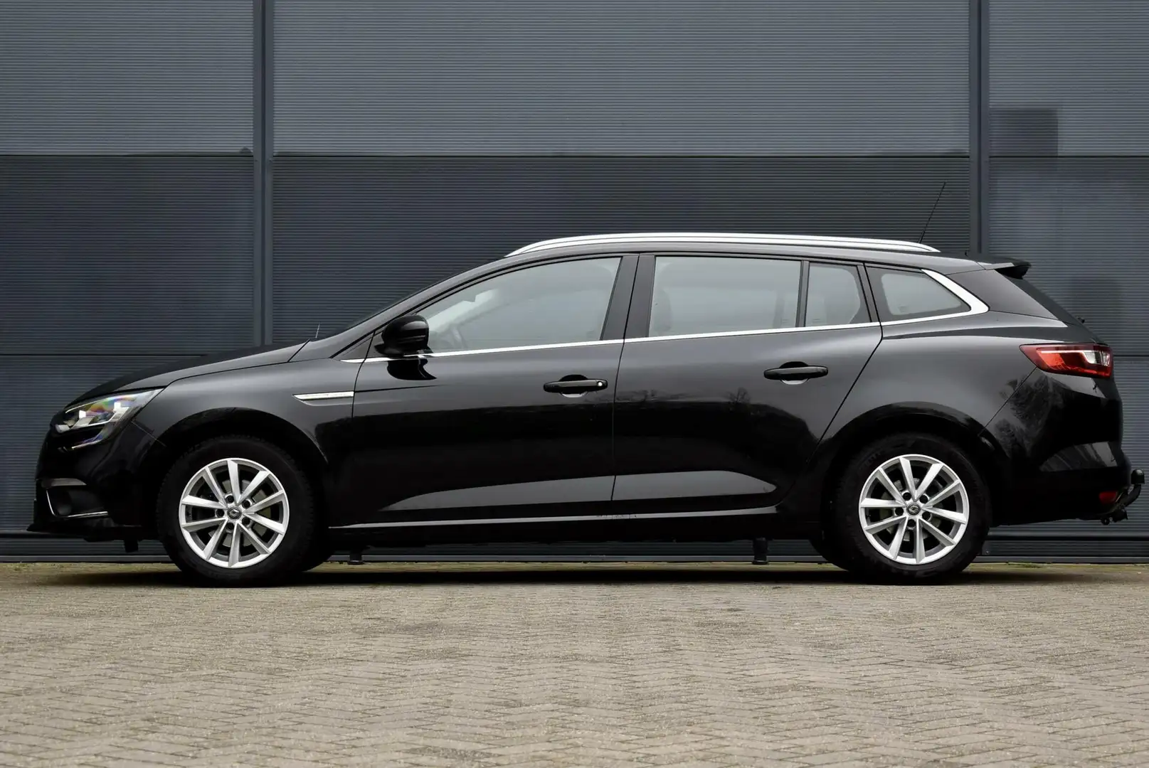Renault Megane Estate 1.2 TCe Limited |CLIMATE|PDC|STOELVERW.|TRE Zwart - 2
