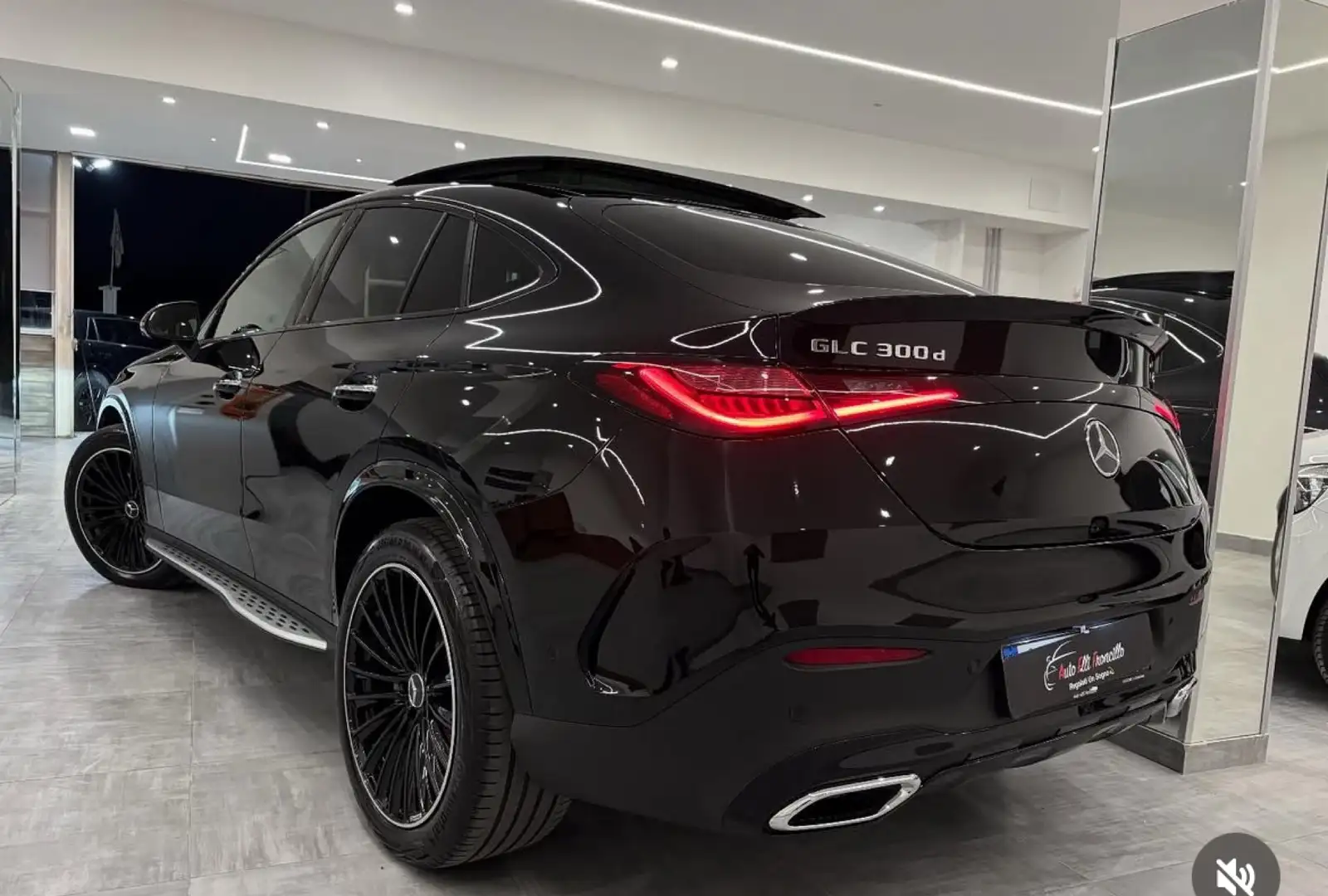 Mercedes-Benz GLC 300 Coupe d AMG Line Advanced 4matic auto Zwart - 2