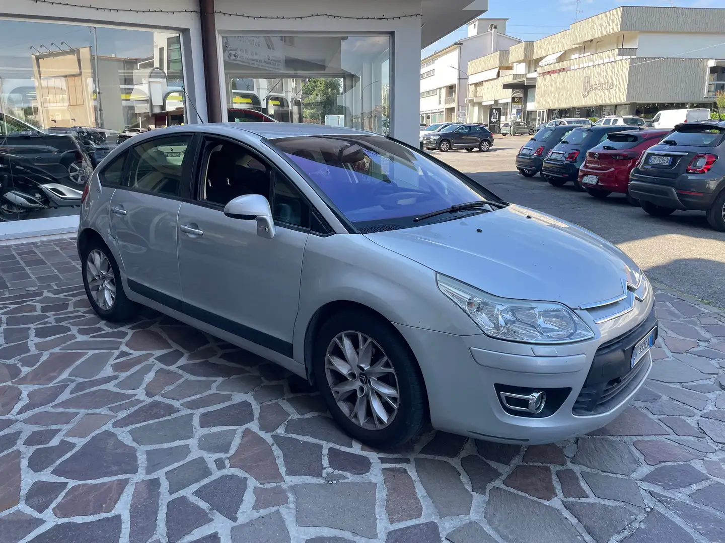 Citroen C4 Berlina 1.6 hdi 16v Vtr 110cv fap AUTOMATIC Ezüst - 2