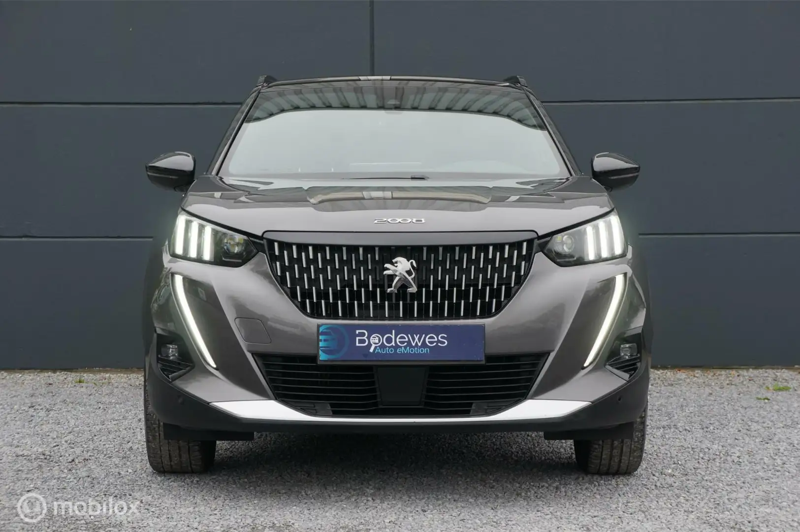 Peugeot 2008 1.2 PureTech GT-Line Navi LED Andriod/Apple ! Gris - 2
