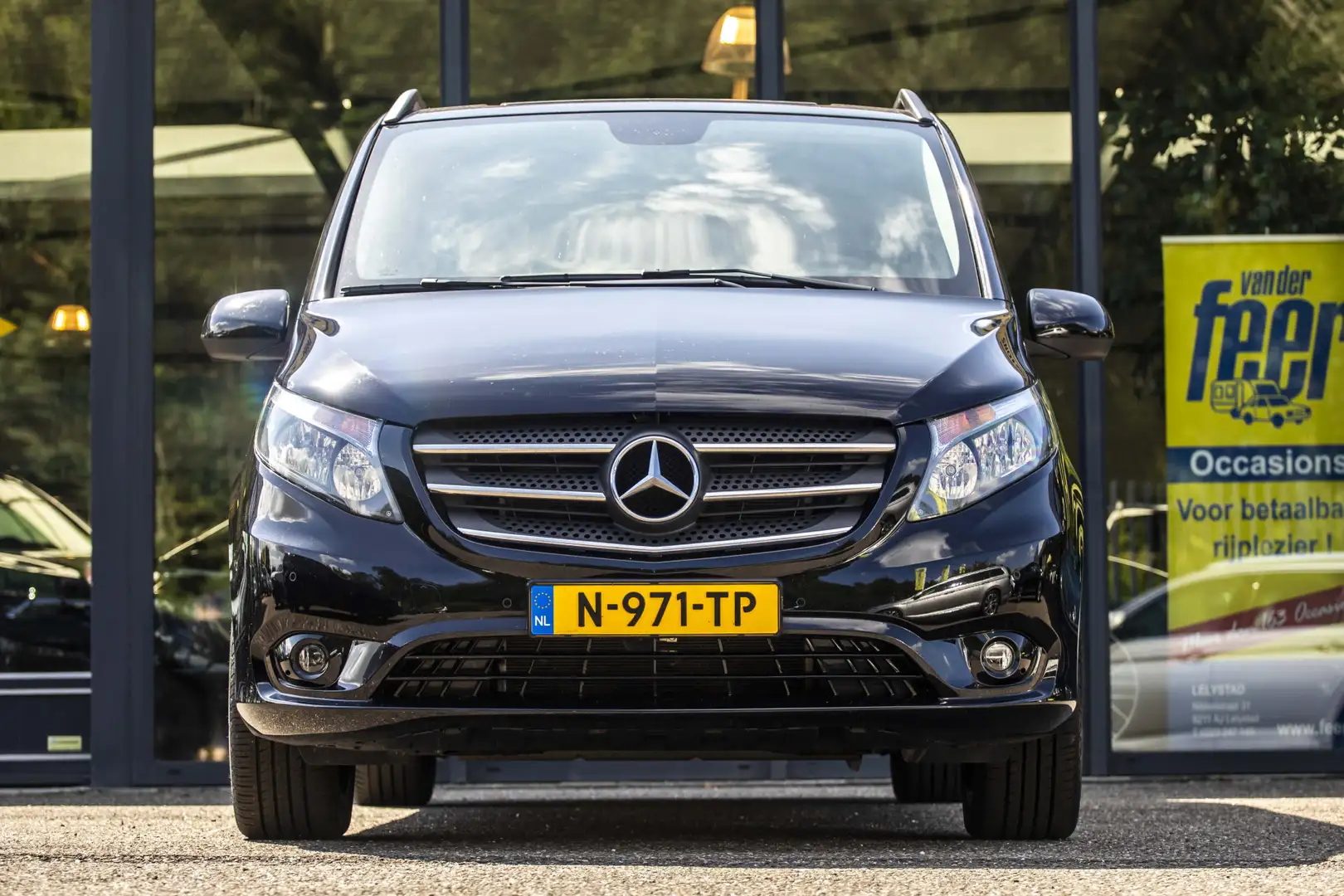 Mercedes-Benz Vito eVito Tourer PRO L2 Noir - 2