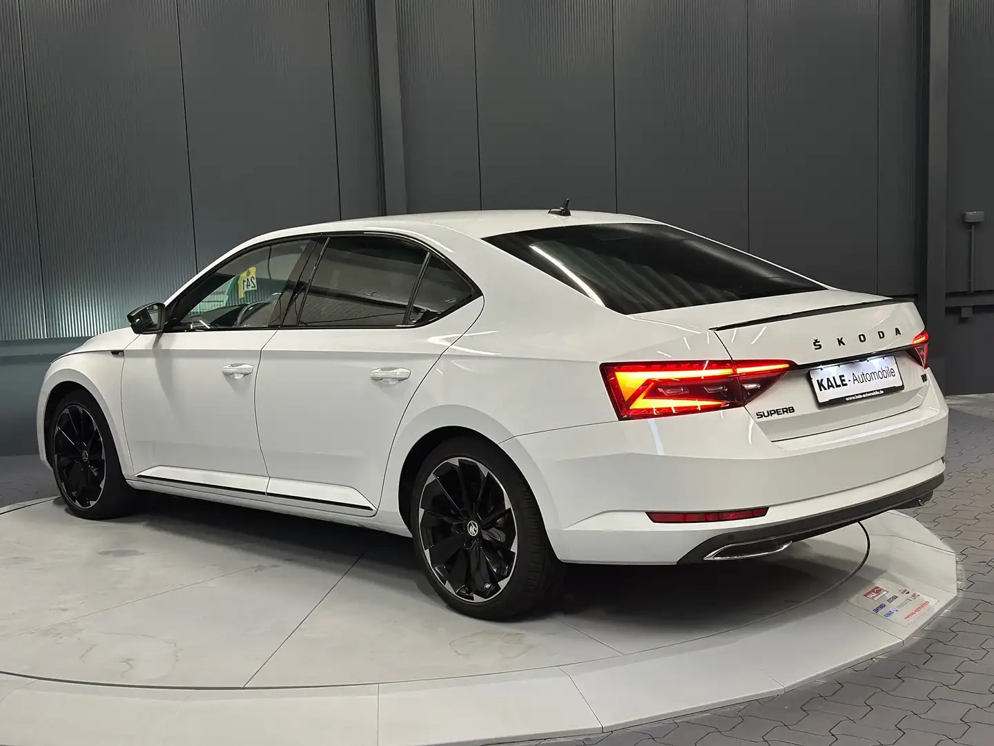 Skoda Superb Lim. Sportline iV Hybrid*19Zoll*COLUMBUS*CANTON* Білий - 1