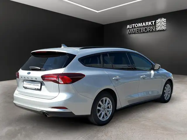 Ford Focus view 8