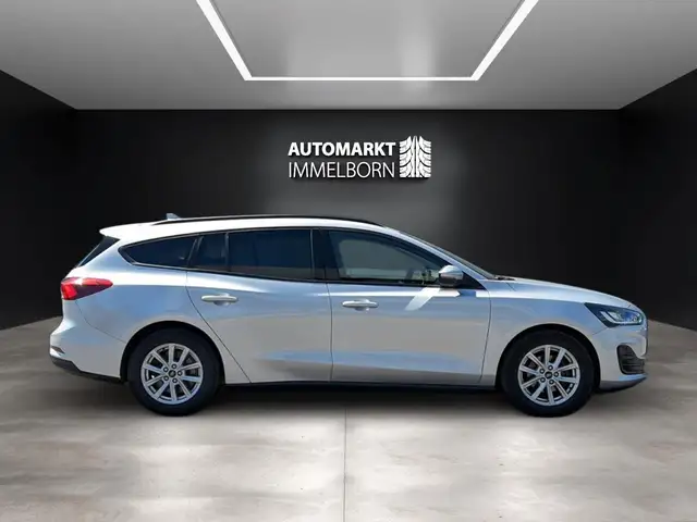 Ford Focus view 11