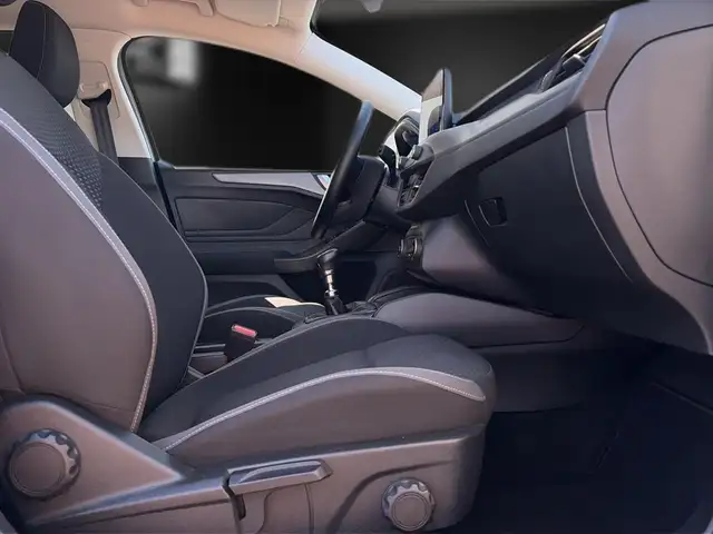 Ford Focus view 15