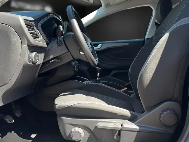 Ford Focus view 14