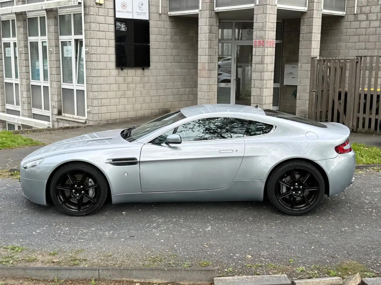 Aston Martin V8 4.3l 6.Gang Schalter Silber - 2
