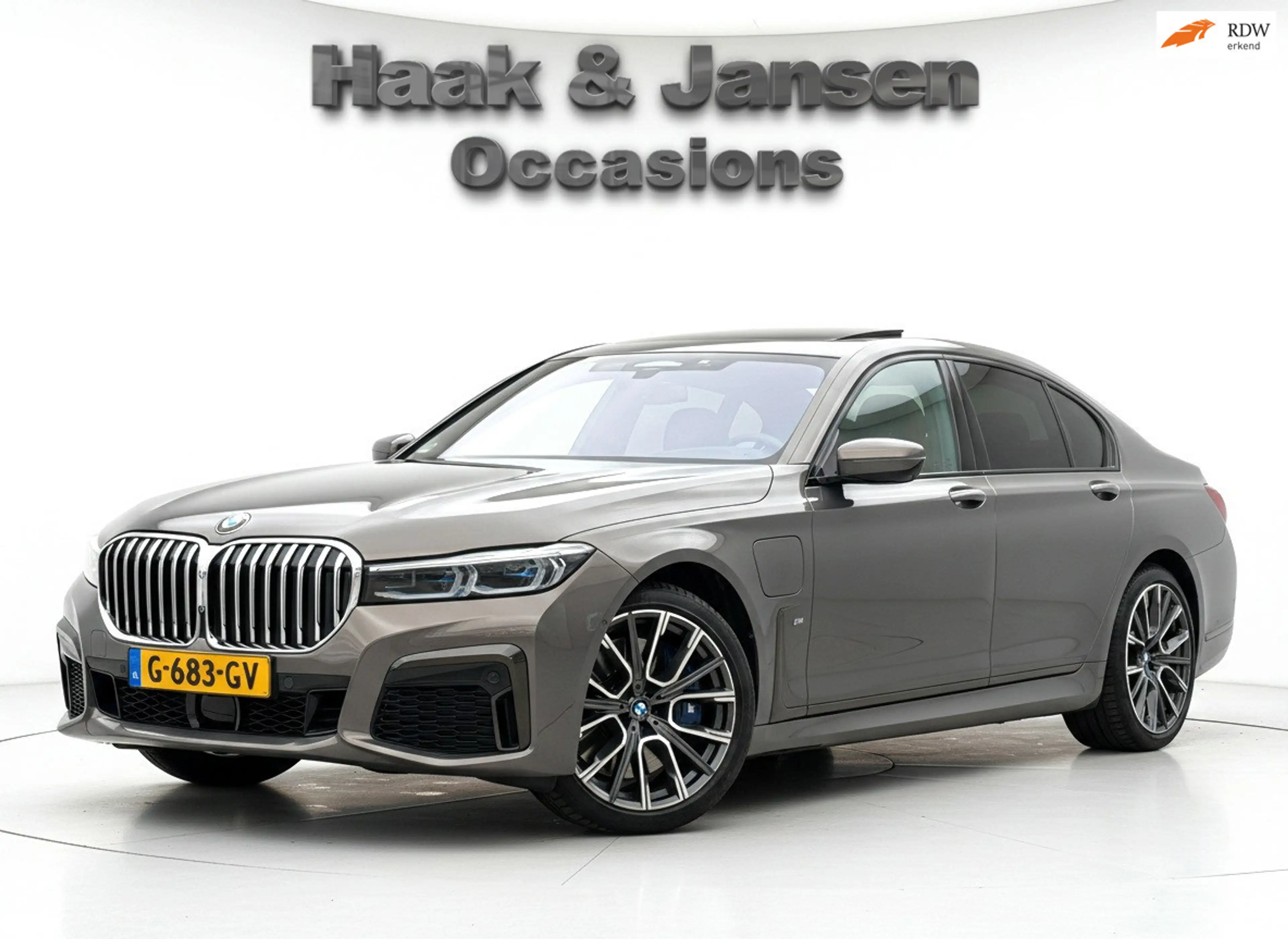 BMW 745 7-serie 745e M-Sport / Champagner Quartz / Massage