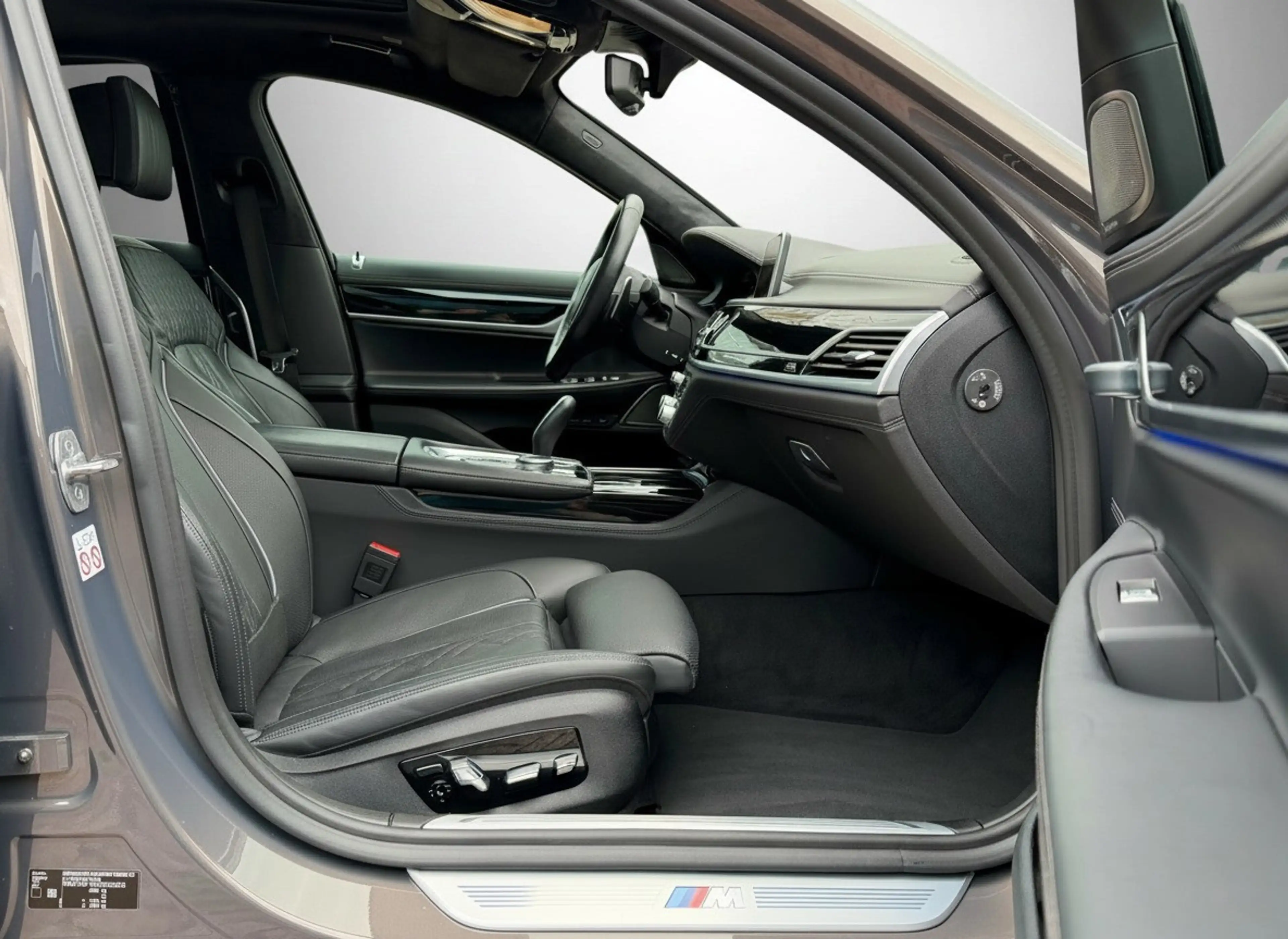 BMW 745 7-serie 745e M-Sport / Champagner Quartz / Massage — photo 10