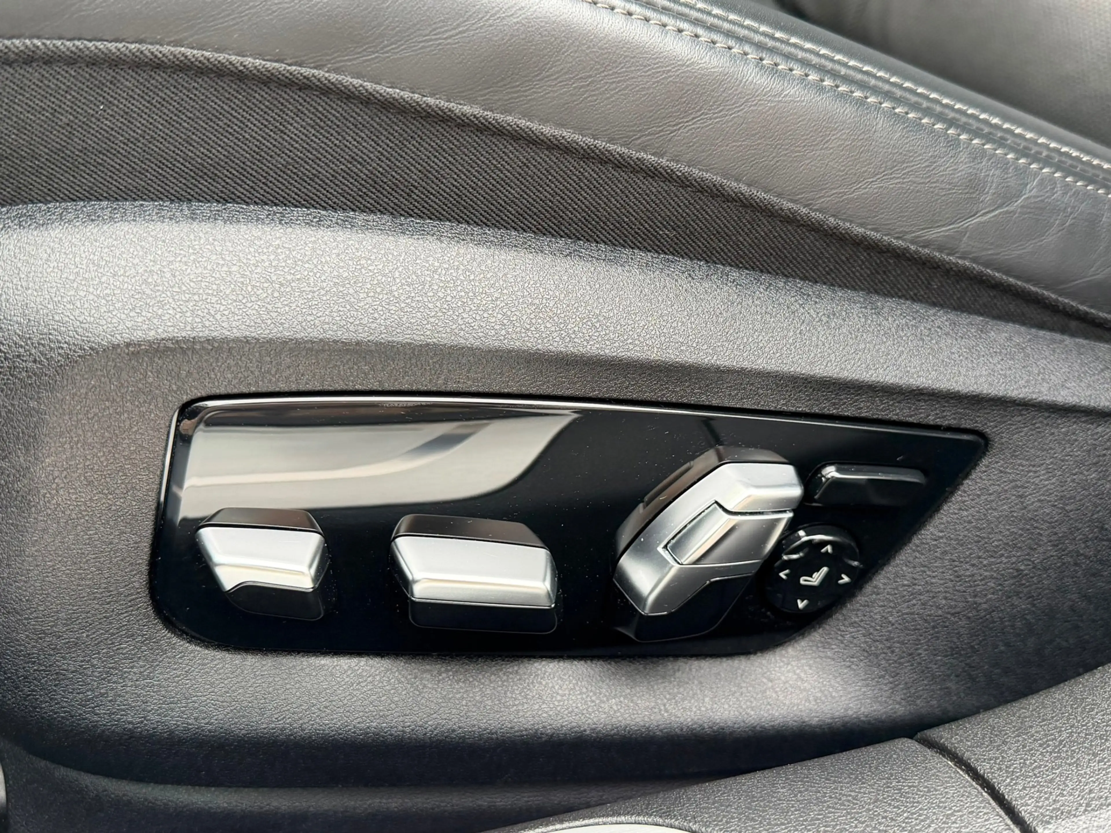 BMW 745 7-serie 745e M-Sport / Champagner Quartz / Massage — photo 12