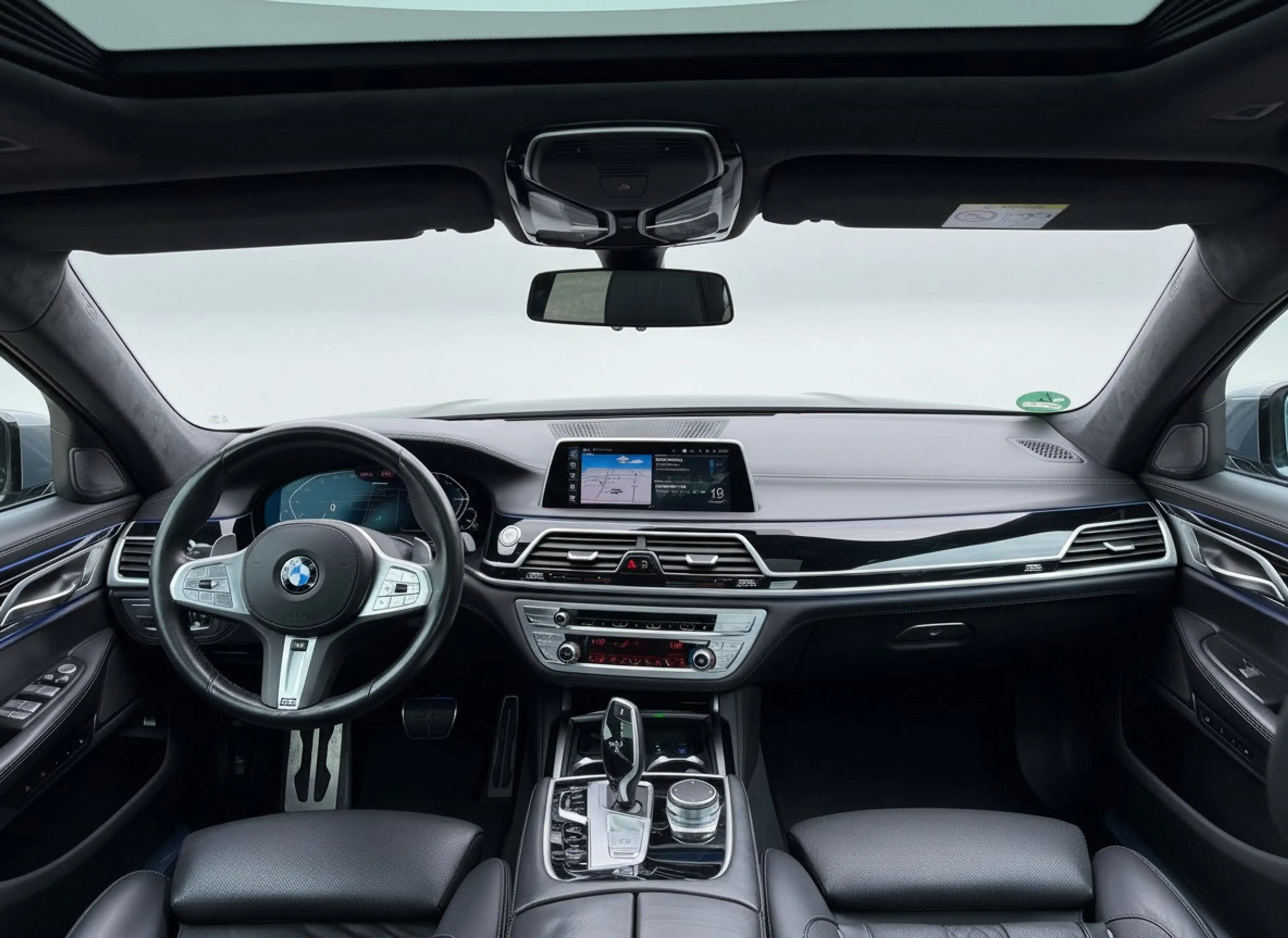 BMW 745 7-serie 745e M-Sport / Champagner Quartz / Massage — photo 13